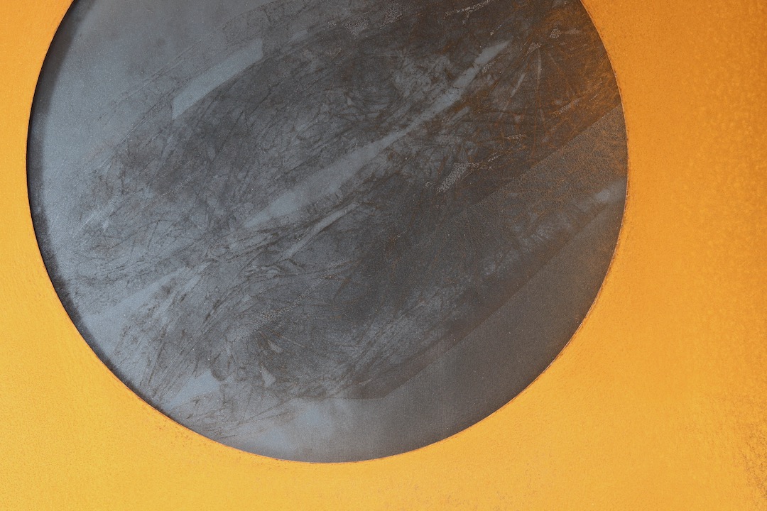 Obraz z metalu corten czarna planeta