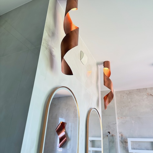 Oświetlenie z miedzi do łazienki